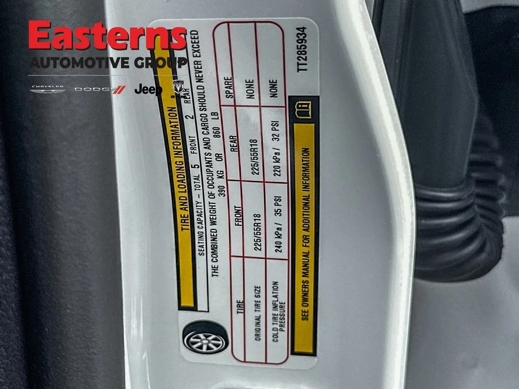 New 2026 Bright White Clear-Coat Exterior Paint Jeep Limited image 30