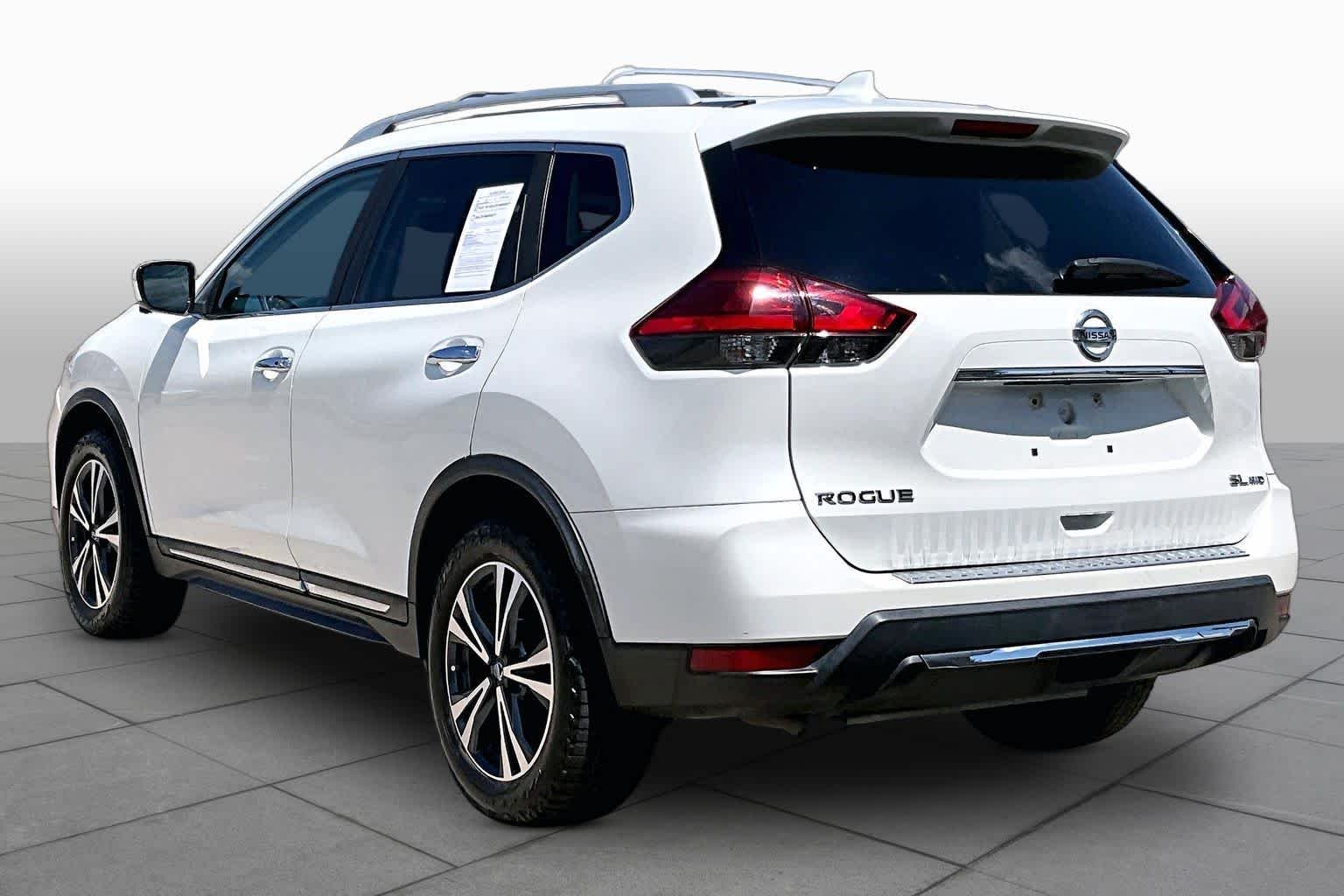 Used 2017 Pearl White Nissan SL image 11