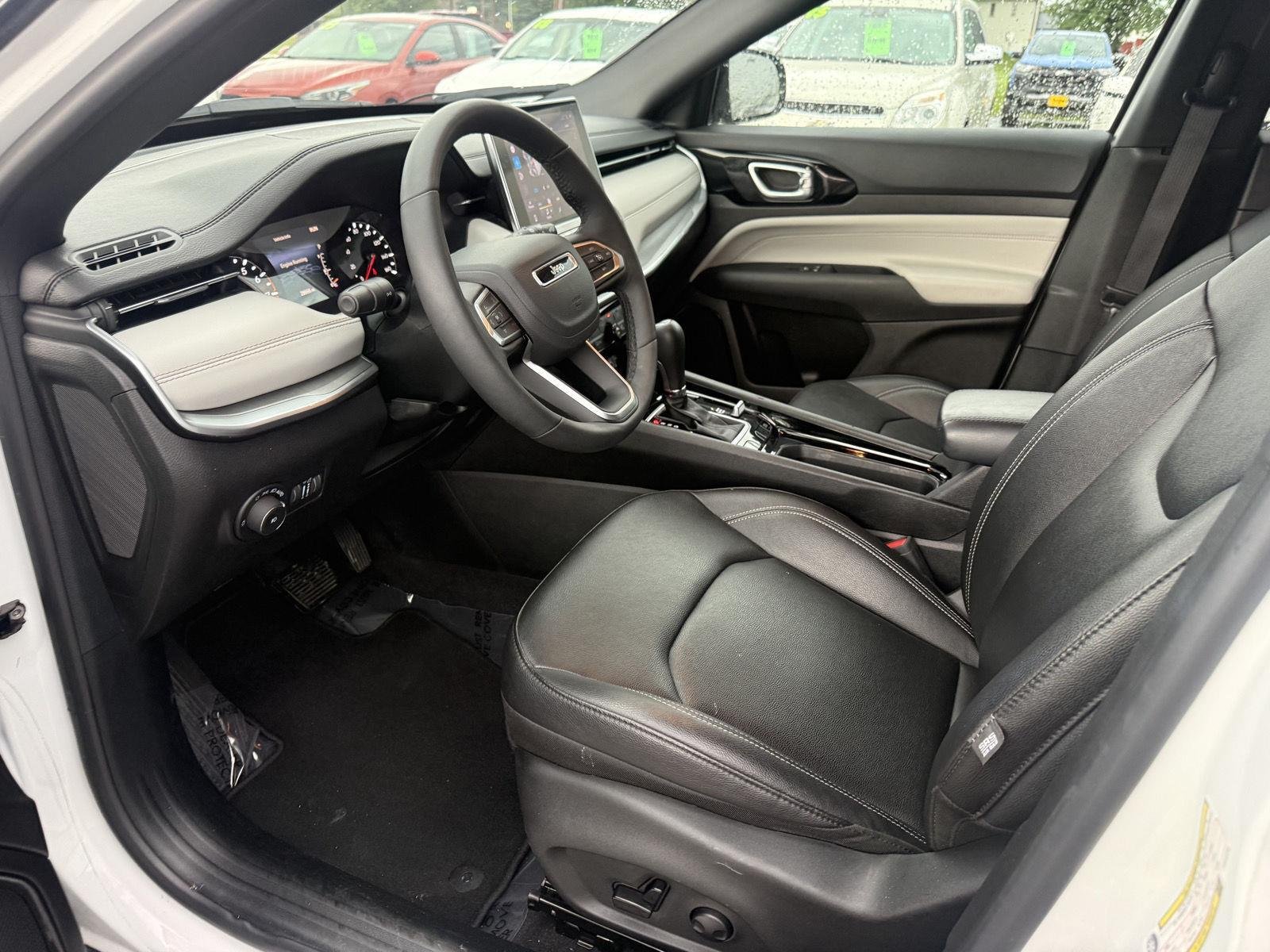 2025 Jeep Compass Limited - Photo 11