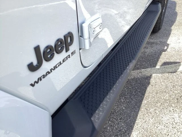 New 2026 Bright White Jeep 4-DOOR SAHARA image 21