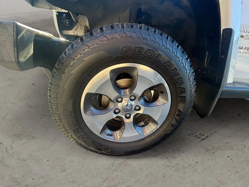 Used 2018 Bright White Jeep Unlimited Sahara 4x4 image 15