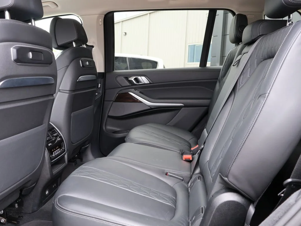 Used 2025 Black BMW xDrive40i image 19