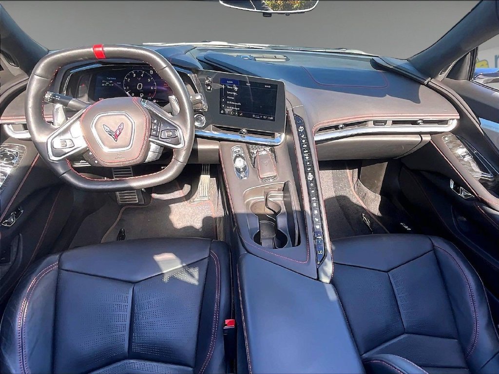 Used 2022 White Chevrolet Stingray image 18