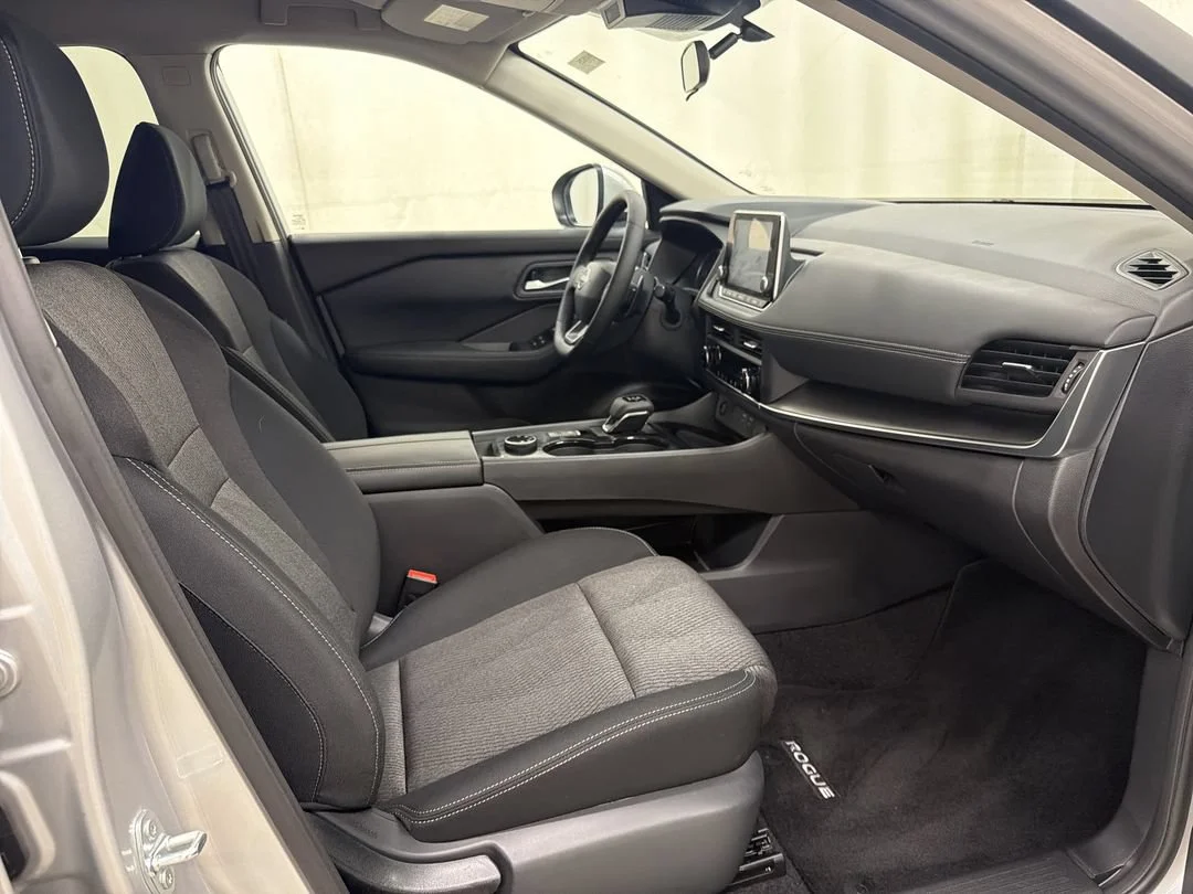 2025 Nissan Rogue SV - Photo 14