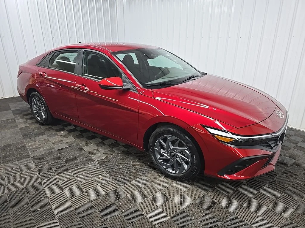 Used 2024 Red Hyundai SEL image 8