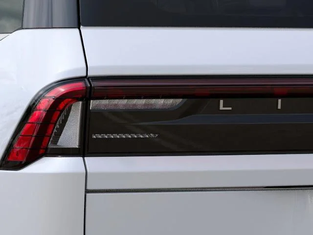 New 2027 Pristine White Metallic Tri-Coat Lincoln Premiere image 45