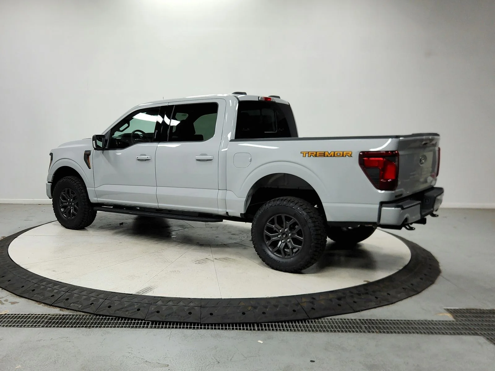 New 2026 White Ford Tremor image 6