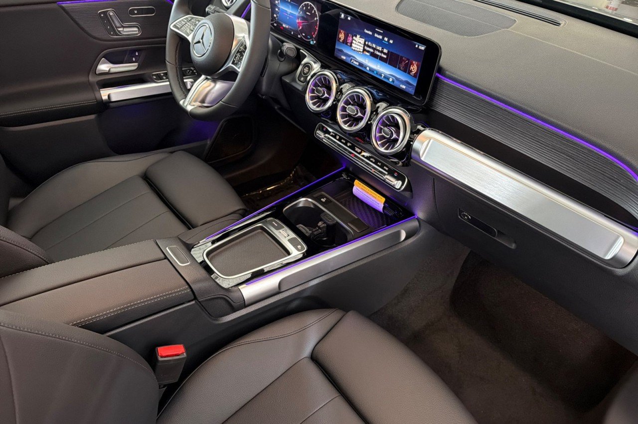 New 2026 Mountain Grey Metallic Mercedes-Benz GLB 250 4MATIC® SUV image 15