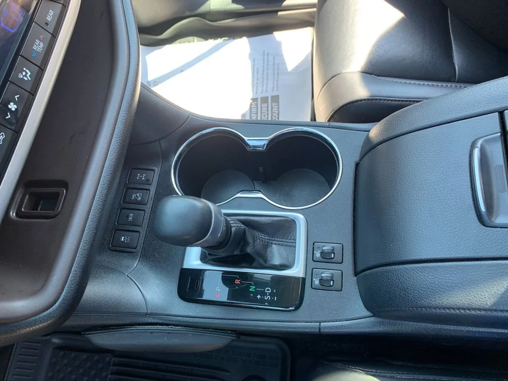 Used 2019 White Toyota XLE image 24