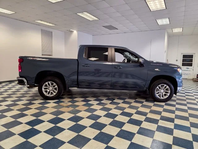 Used 2024 Lakeshore Blue Metallic Chevrolet LT (2FL) image 9