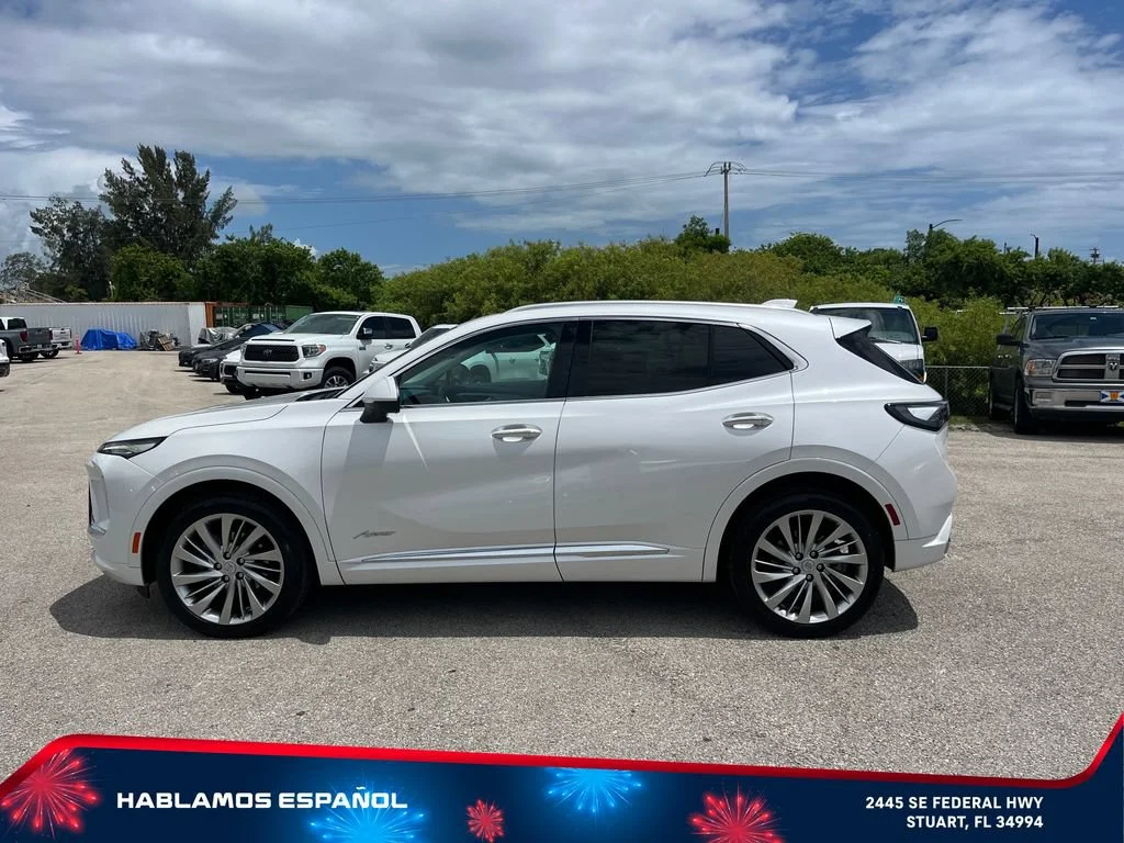 Used 2025 White Frost Tricoat Buick Avenir image 4