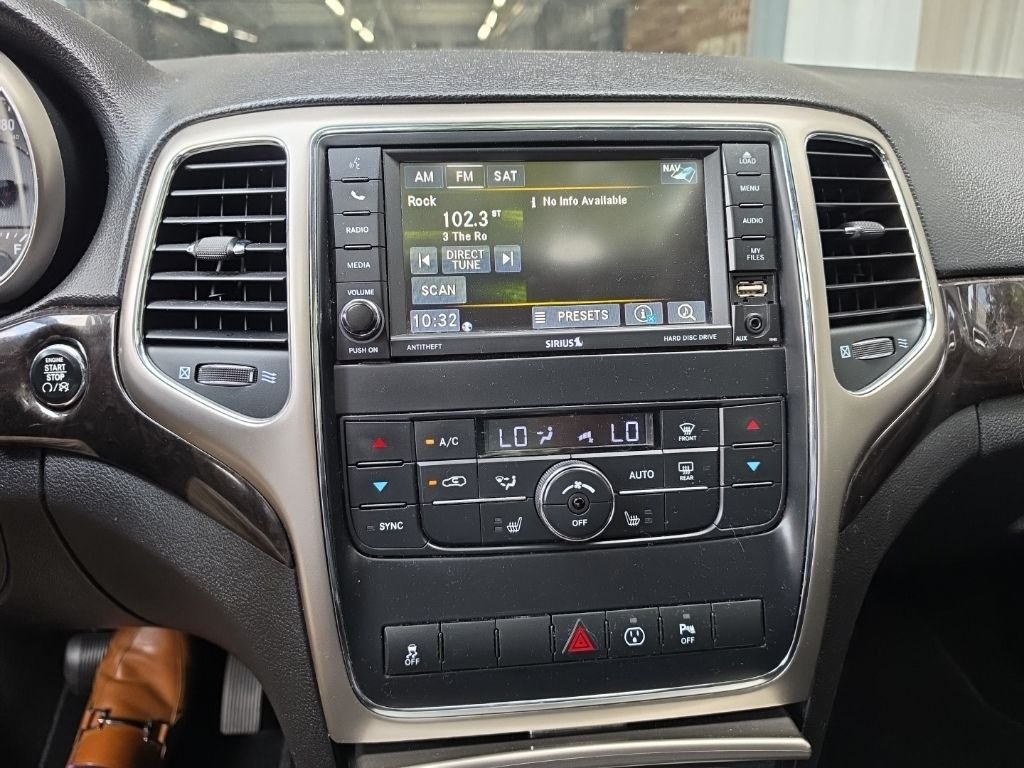 Used 2013 Bright White Jeep Laredo image 13