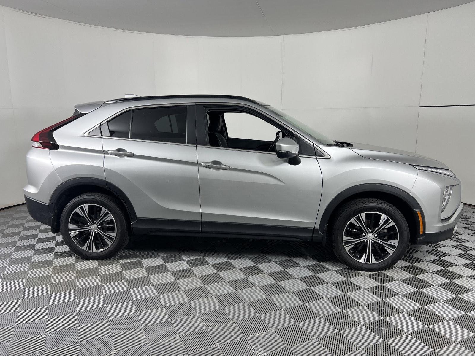 Used 2022 Alloy Silver Metallic Mitsubishi SE image 12