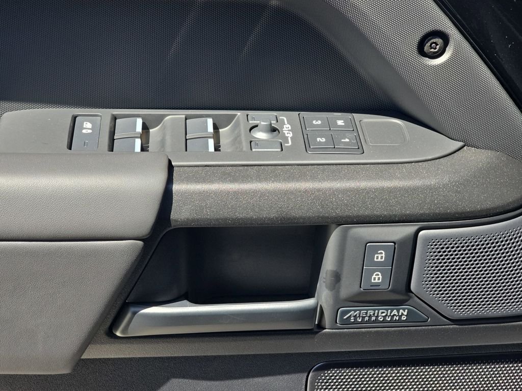 New 2026 Narvik Black Land Rover OCTA Black image 28
