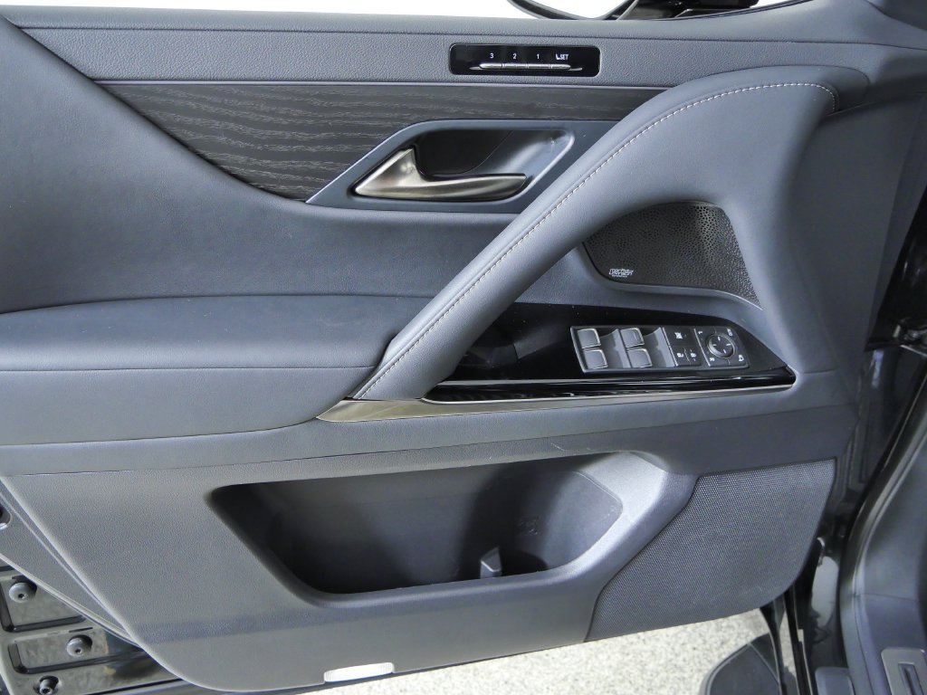 Used 2025 Black Lexus 600 Luxury image 33