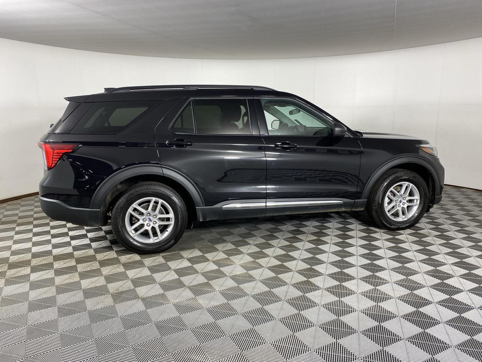 Used 2025 Agate Black Metallic Ford Active image 11