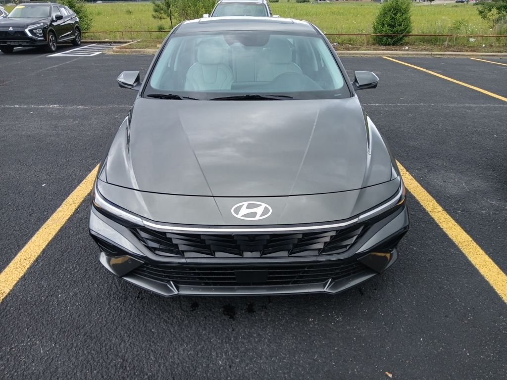 2024 Hyundai Elantra 2.0 Limited IVT's photo