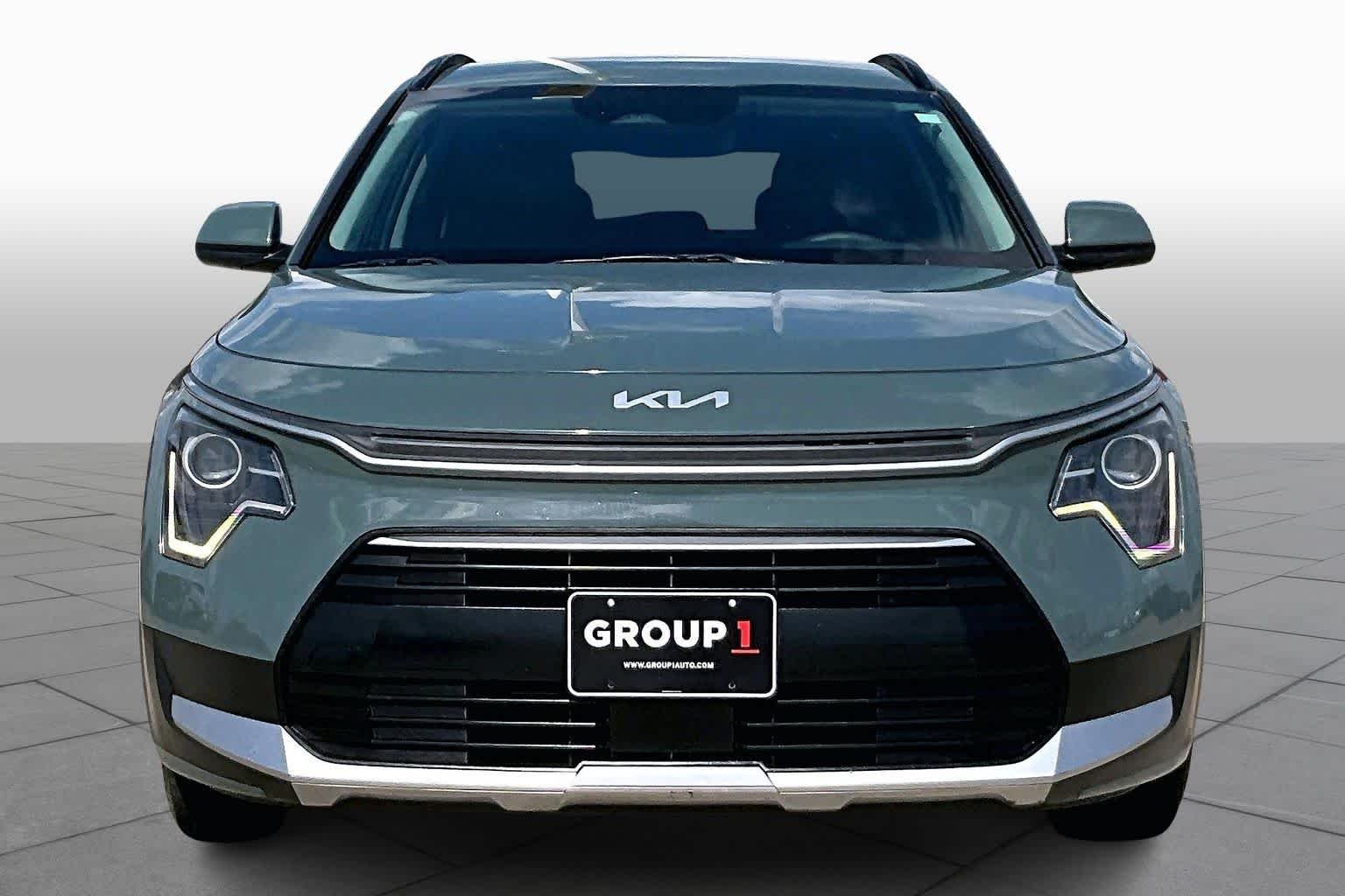 Used 2023 Cityscape Green Kia EX image 6