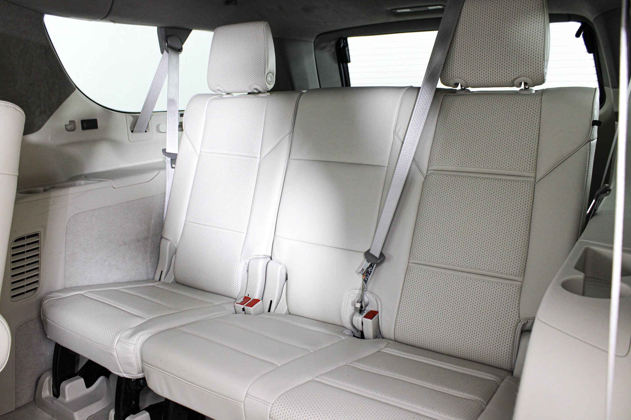 Used 2025 Crystal White Tricoat Cadillac Sport Platinum image 41