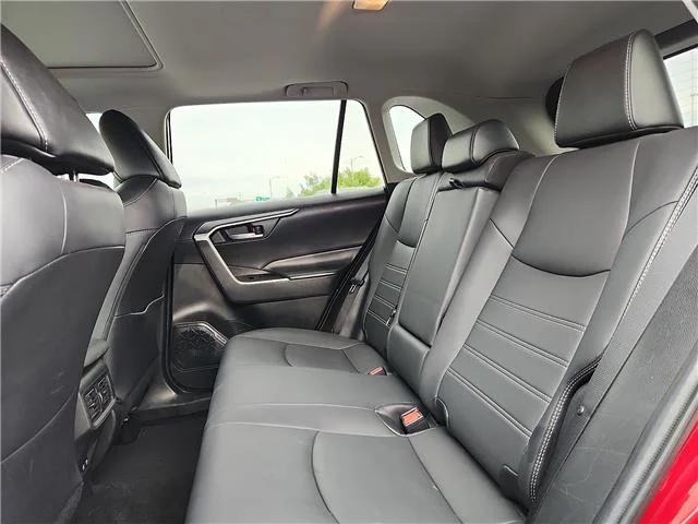 Used 2021 Red Toyota XLE Premium Front-wheel Drive image 8