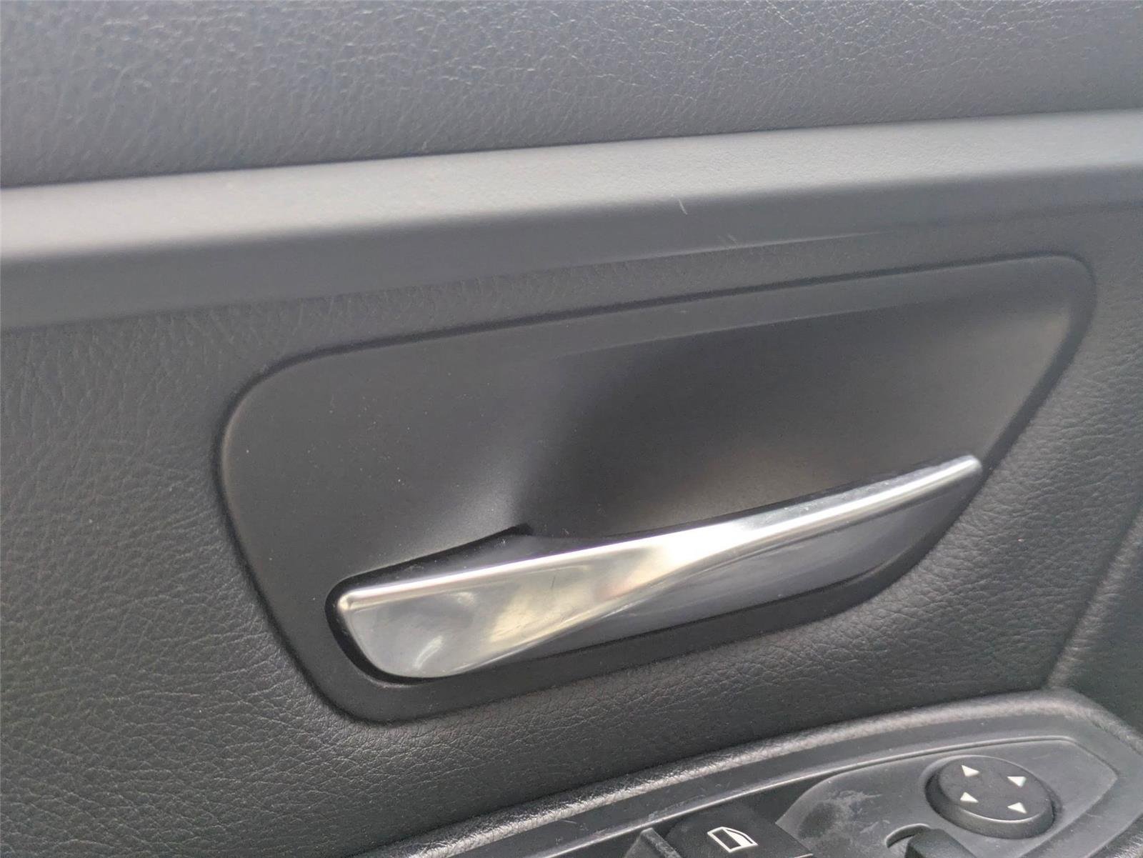 Used 2014 Glacier Silver Metallic BMW 320i image 8