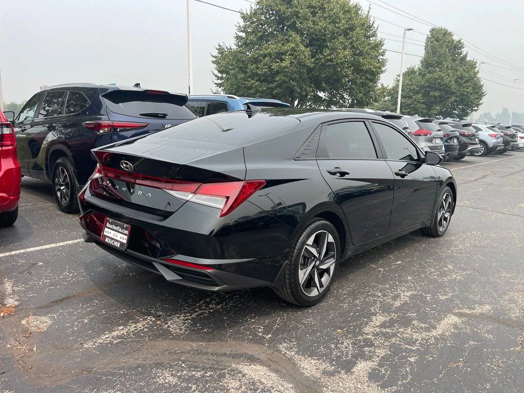 Used 2023 Phantom Black Hyundai SEL image 5