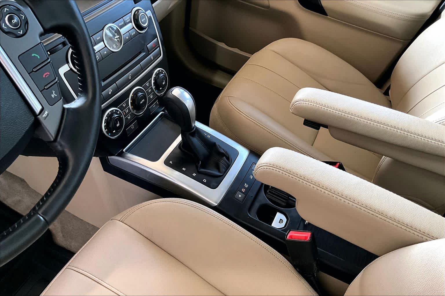 Used 2014 Indus Silver Land Rover  image 16