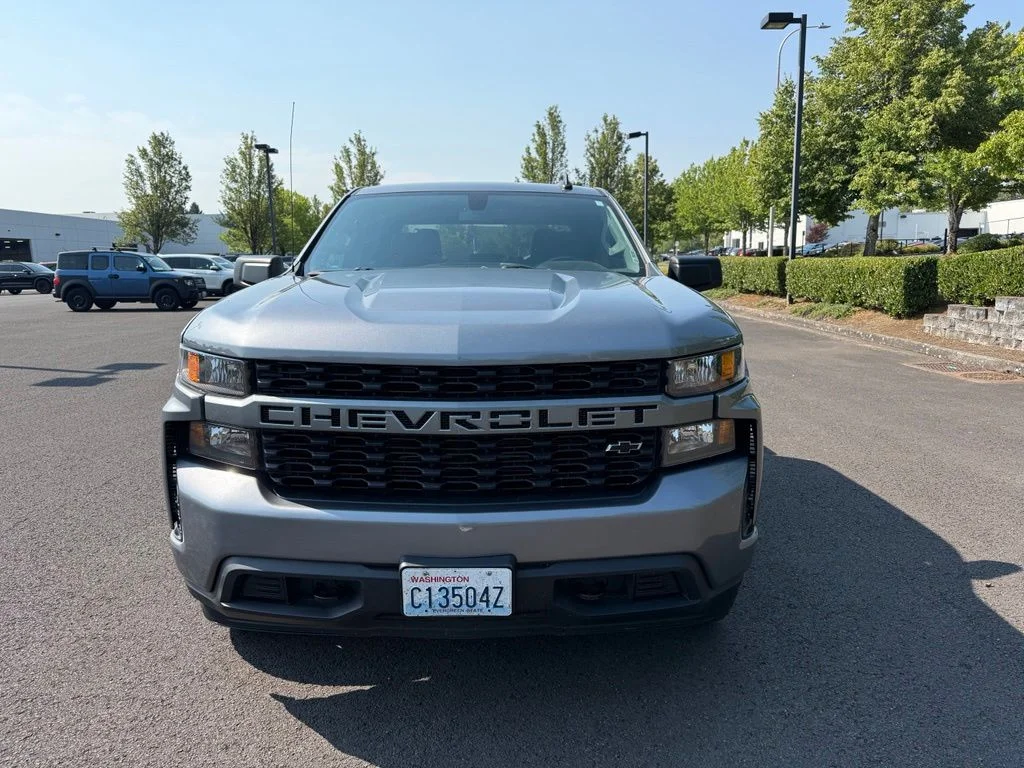 Used 2022 Satin Steel Metallic Chevrolet Custom image 2