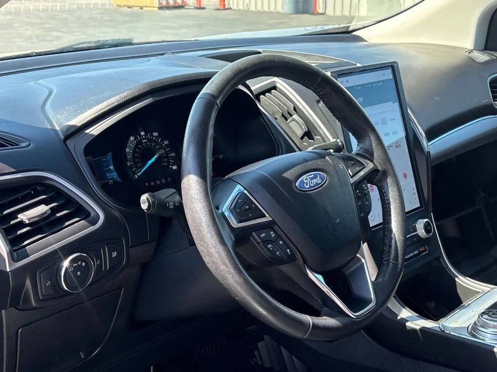 Used 2022 Silver Ford SEL image 8