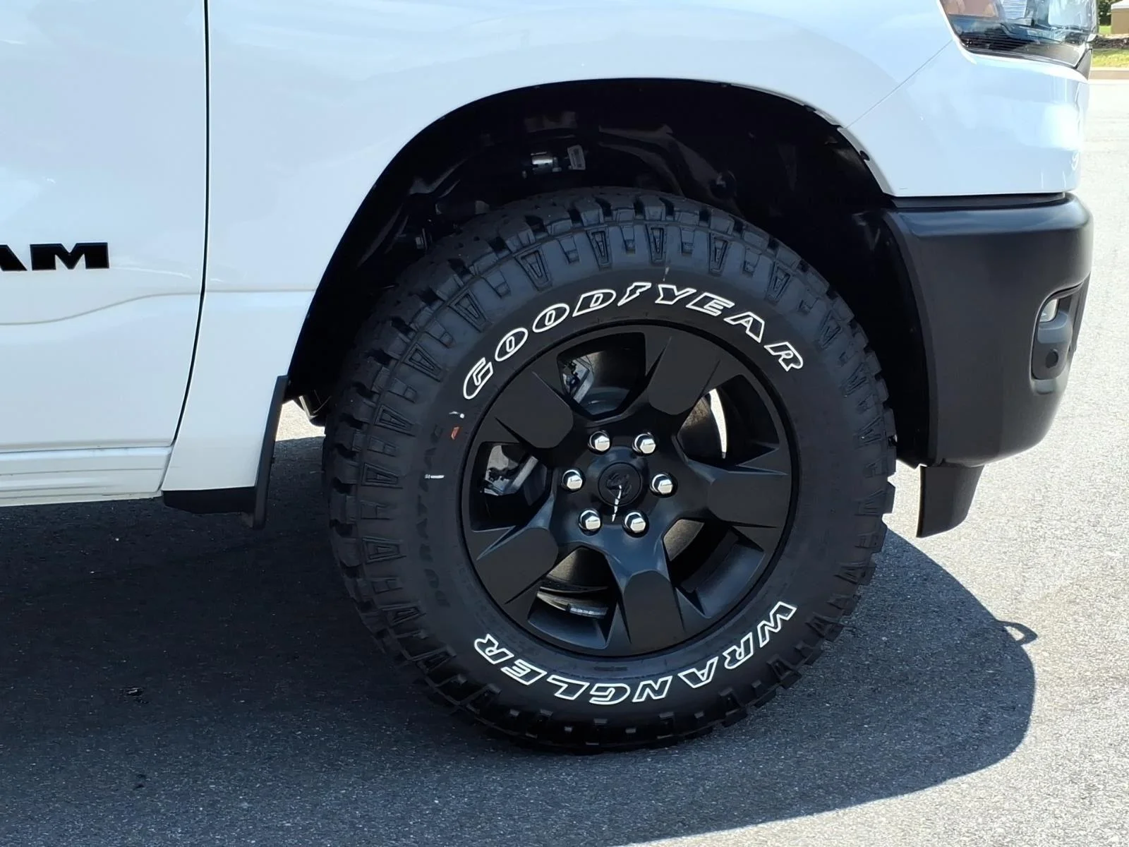 New 2026 Bright White Clear-Coat Exterior Paint RAM Warlock image 12