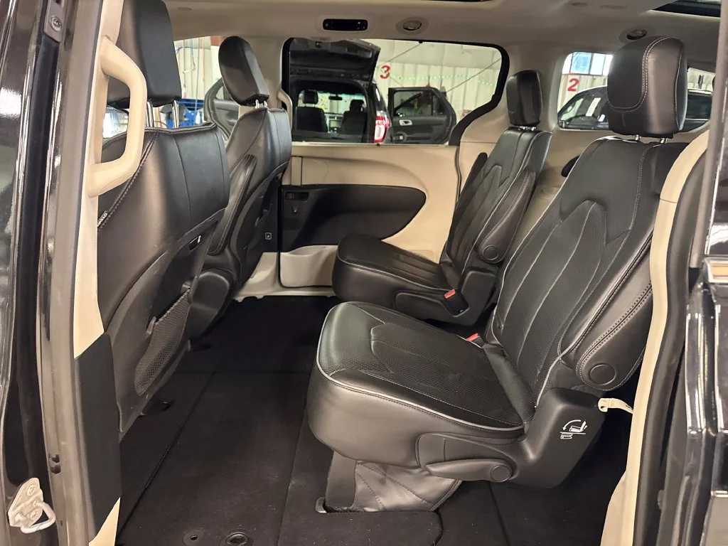 Used 2017 Black Chrysler Limited image 26