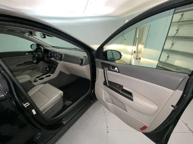 Used 2017 Red Kia EX image 25