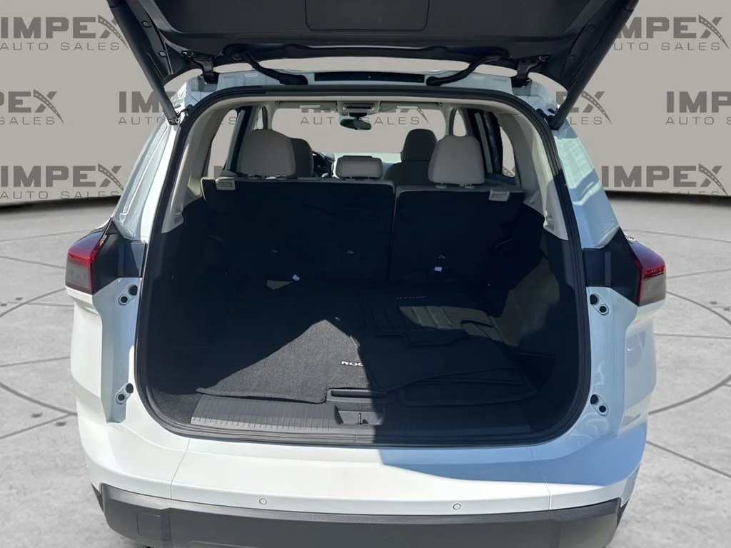 Used 2025 White Nissan SV image 26