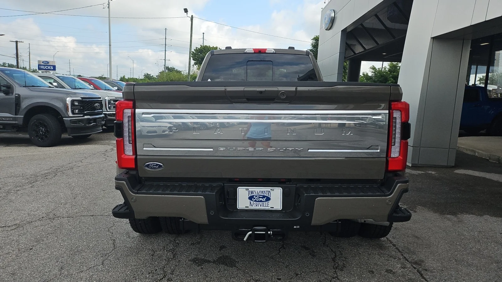 New 2026 Marsh Gray Ford Platinum DRW 4WD image 4
