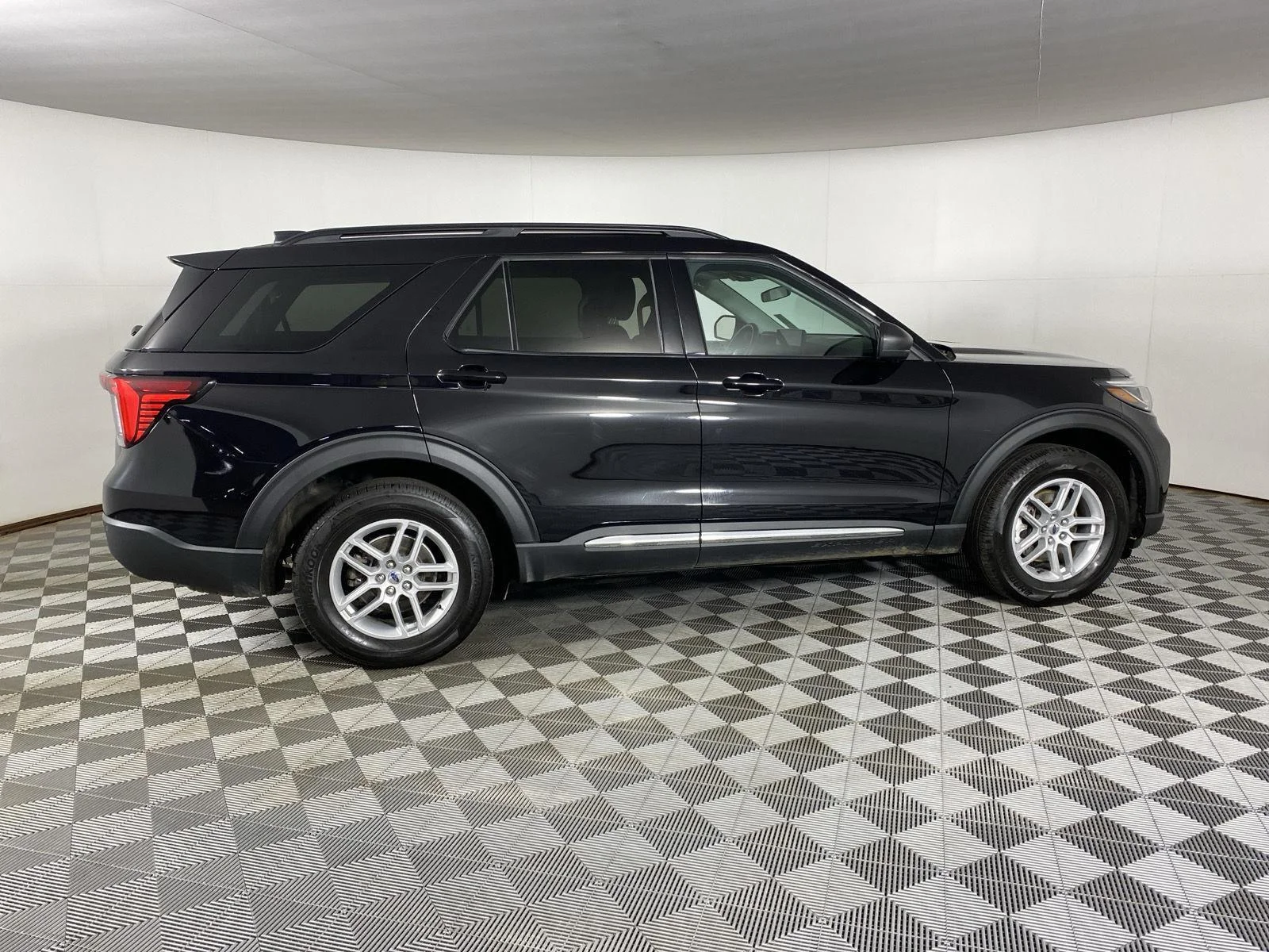 Used 2025 Agate Black Metallic Ford Active image 11