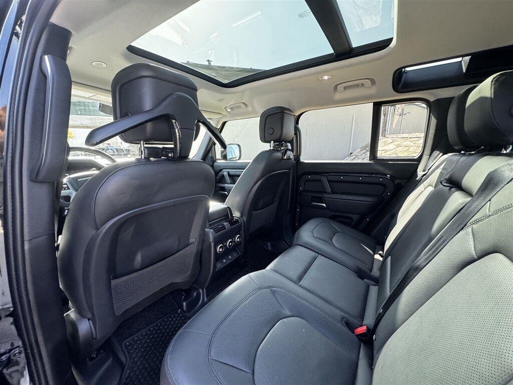 Used 2025 SANTORINI D110 P500 Land Rover X-Dynamic SE image 15