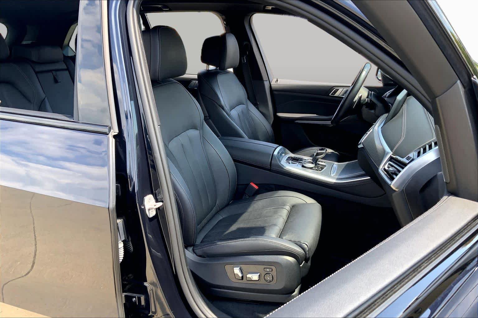 Used 2021 Black Sapphire Metallic BMW xDrive40i image 9
