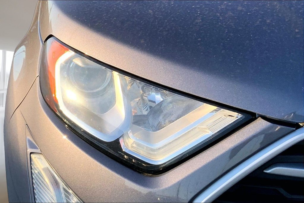 Used 2018 Smoke Metallic Ford SE image 29