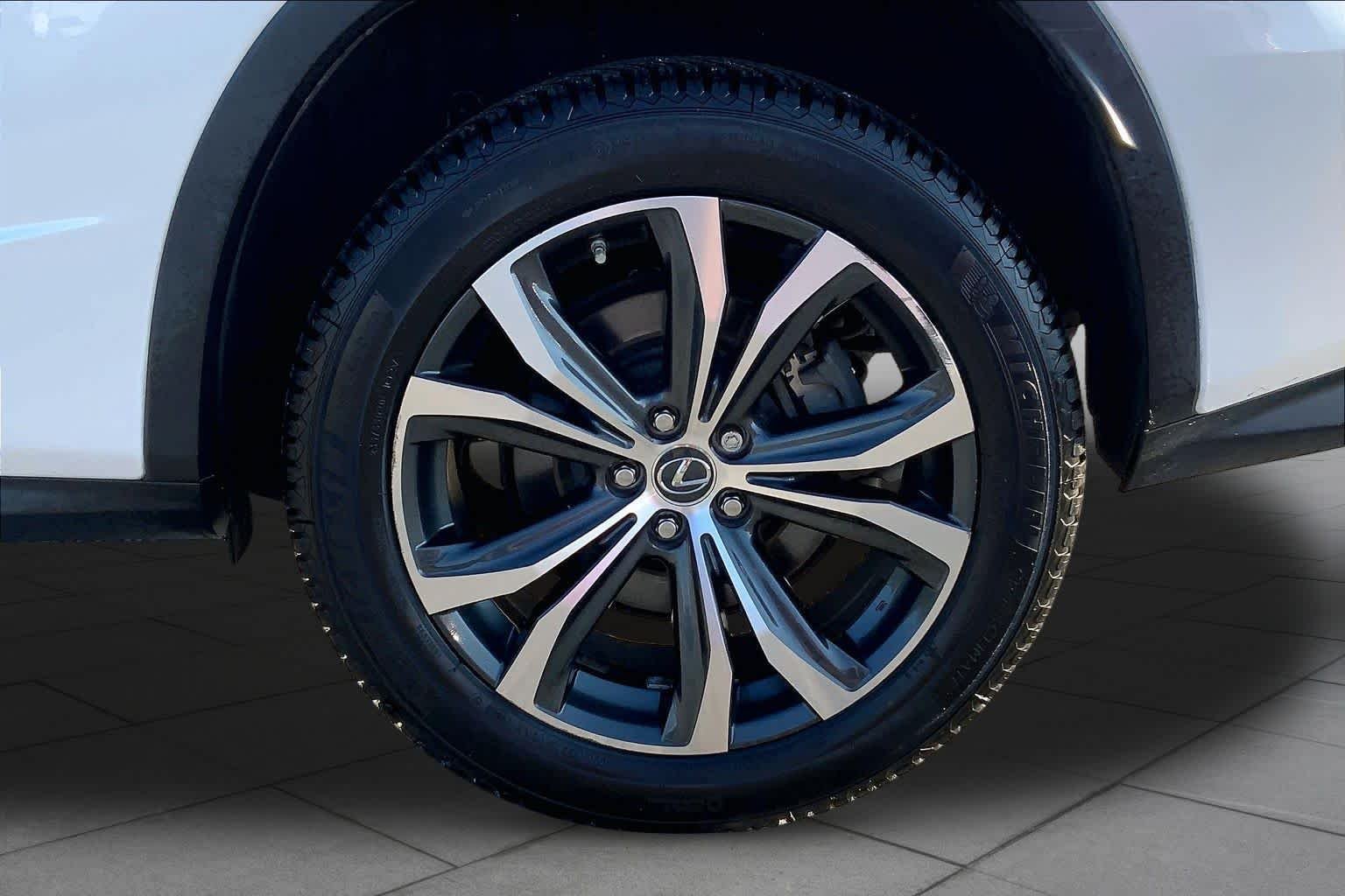 Used 2019 Eminent White Pearl Lexus  image 10