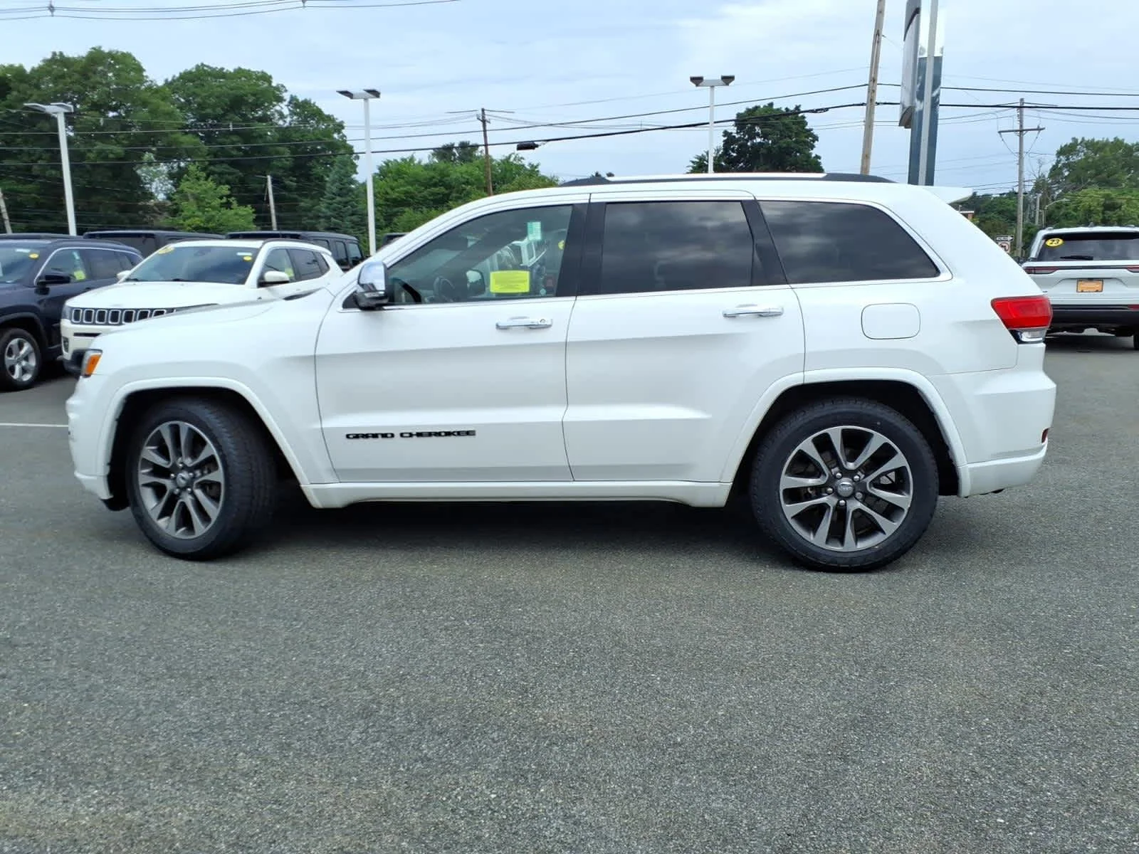 Certified Used 2017 Bright White Clearcoat Jeep Overland image 12