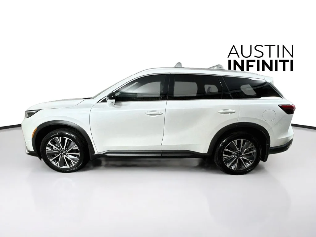 Certified Used 2027 White INFINITI LUXE image 6