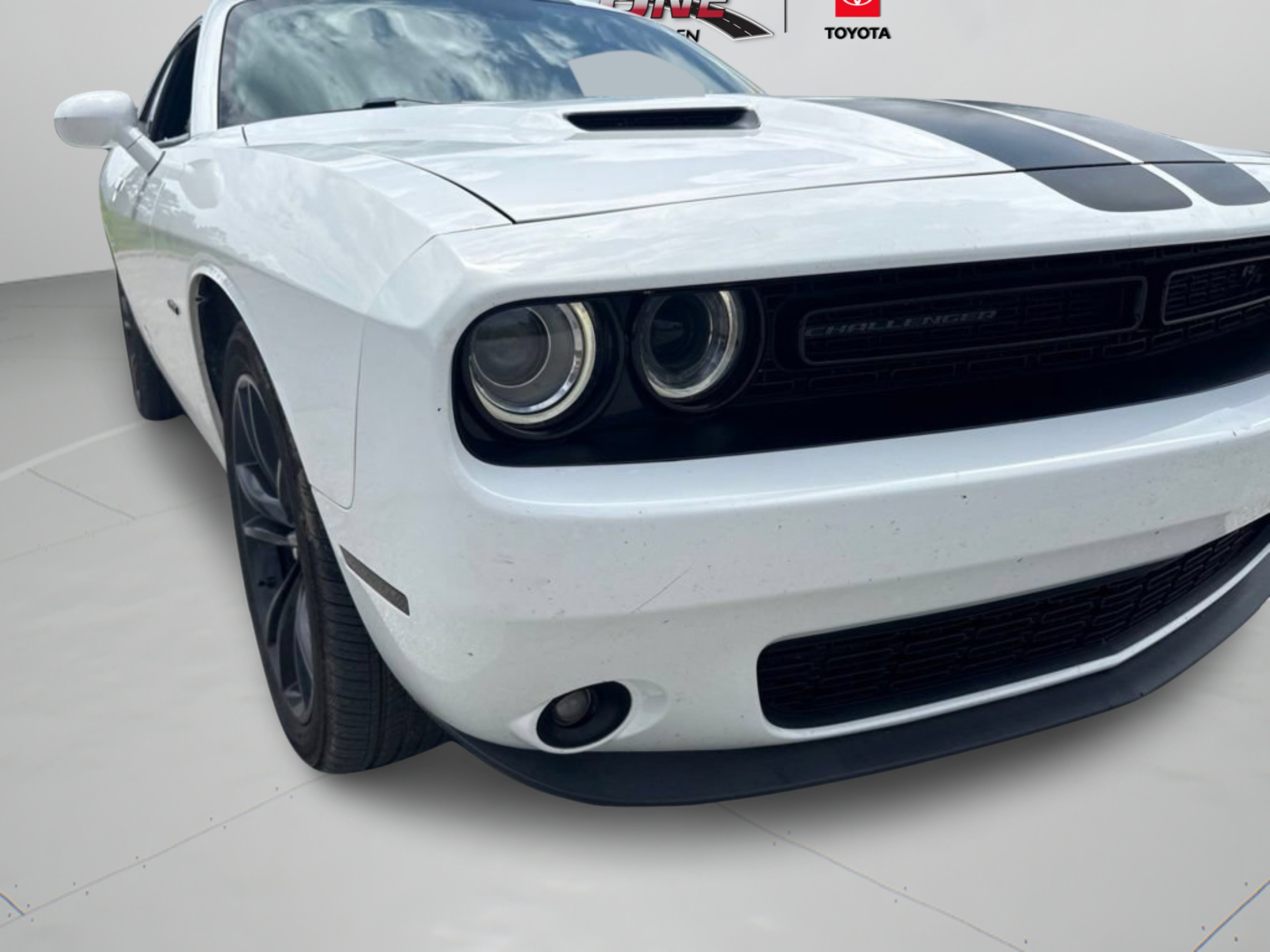 Used 2016 Bright White Clearcoat Dodge R/T Plus image 28