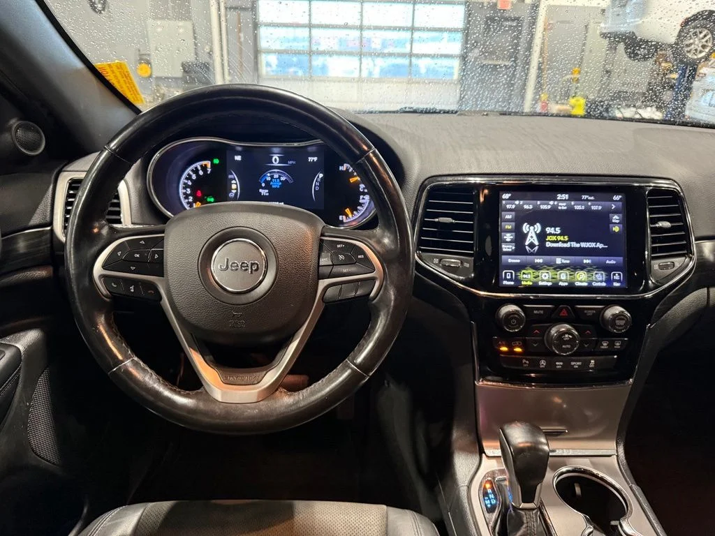 Used 2020 Gray Jeep Altitude image 10