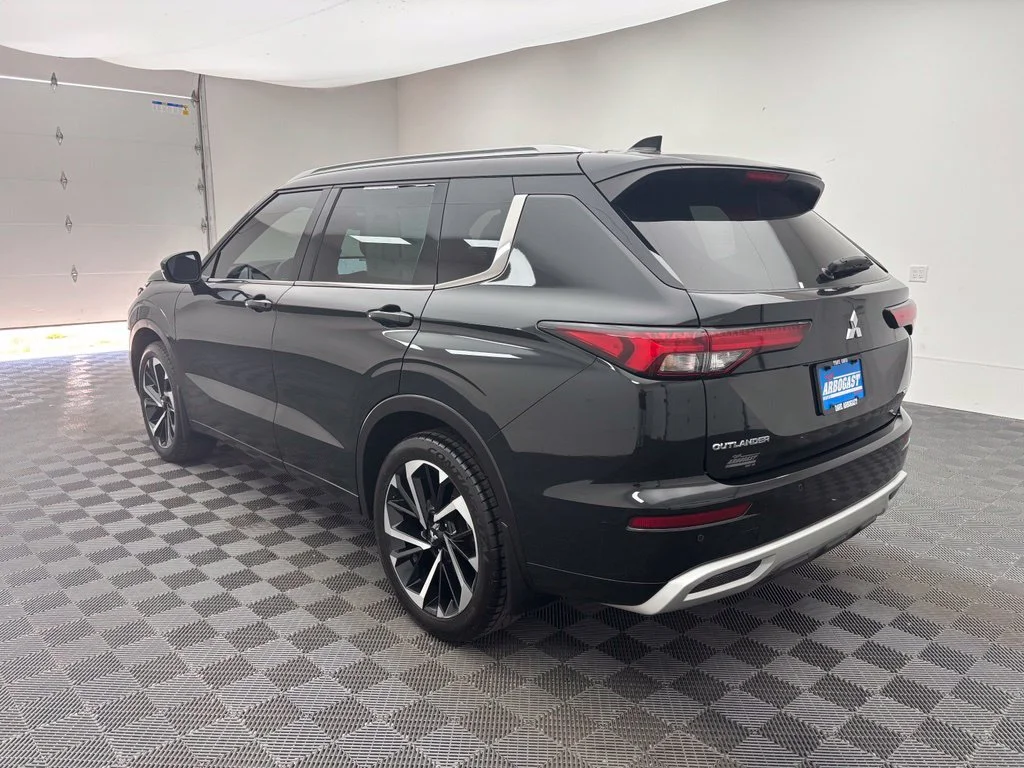 Used 2022 Black Mitsubishi SEL image 12