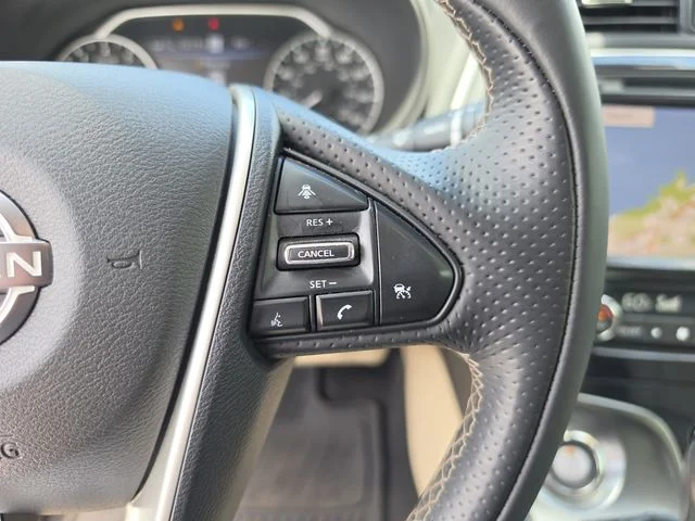 Used 2023 White Nissan Platinum image 42