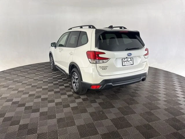 Used 2024 White Subaru Premium image 9