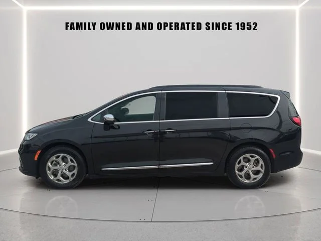 Used 2023 Black Chrysler Limited image 2