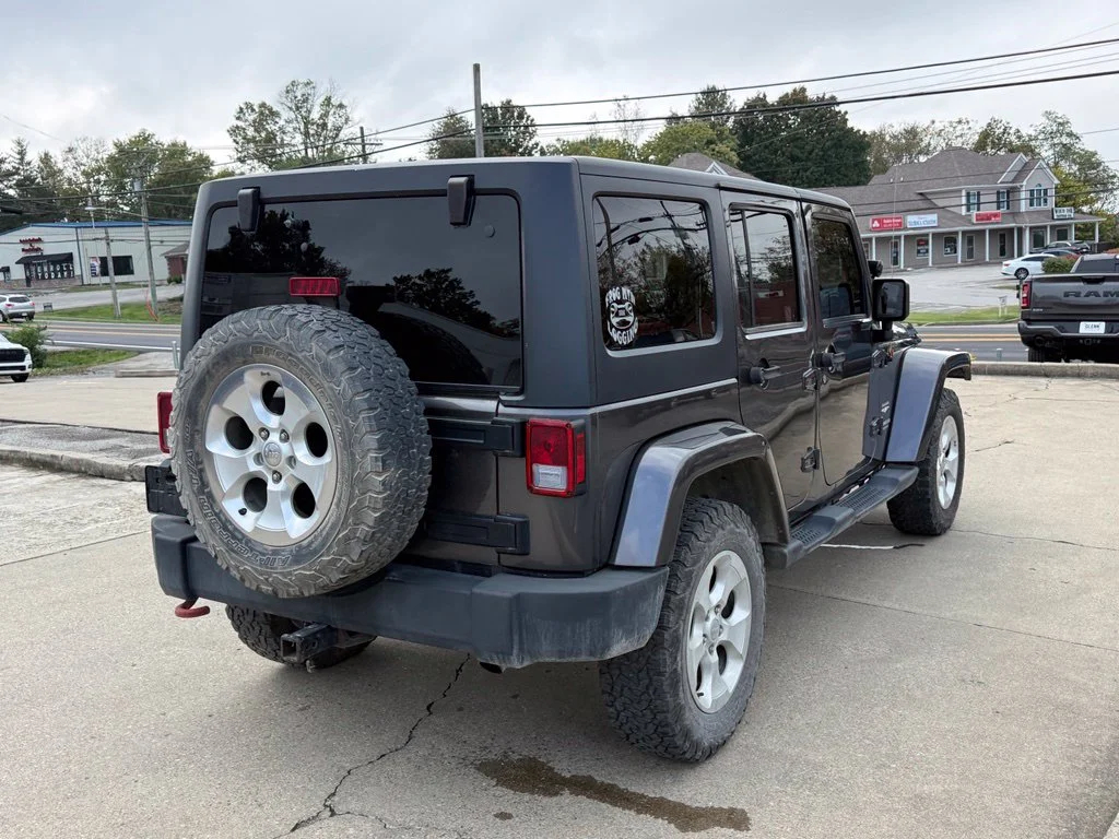 Used 2014 Gray Jeep Unlimited Sahara image 6