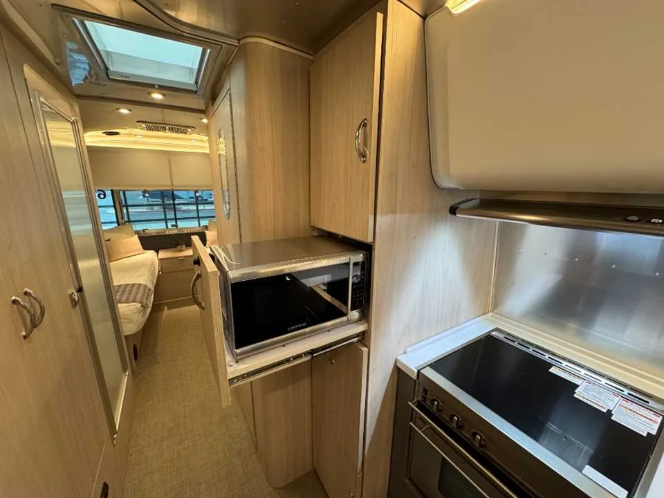 Used 2024 SILVER AIRSTREAM  image 9