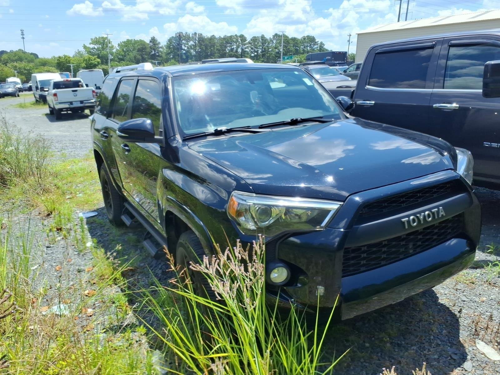 Used 2018 Midnight Black Metallic Toyota SR5 image 5